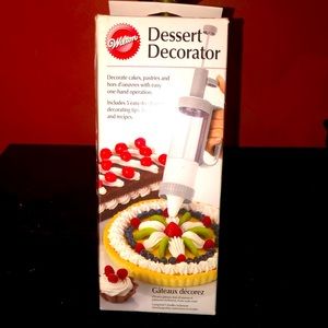 Wilton Dessert Decorator
